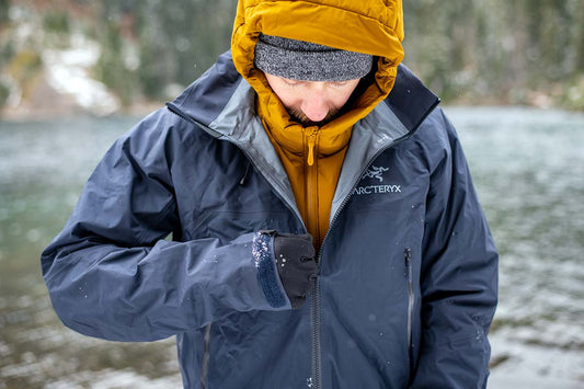 Vêtements de survie : les choix textiles qui pourraient sauver votre vie