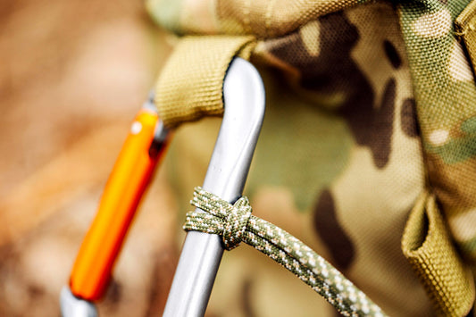 Les nœuds essentiels en bushcraft et survie : maîtriser l'art du cordage en nature