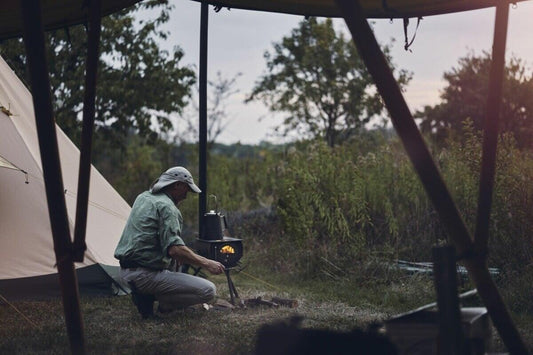 Bien choisir son poêle à bois pour tente : comparatif et points à vérifier