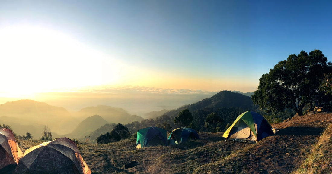 Bivouac solo vs bivouac en groupe : avantages, défis, et lequel choisir